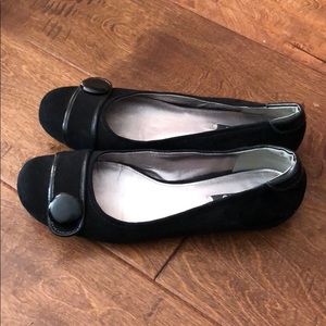 Ecco Black Suede Flats 10 | Wedge Heel & Leather Button Accent EUC